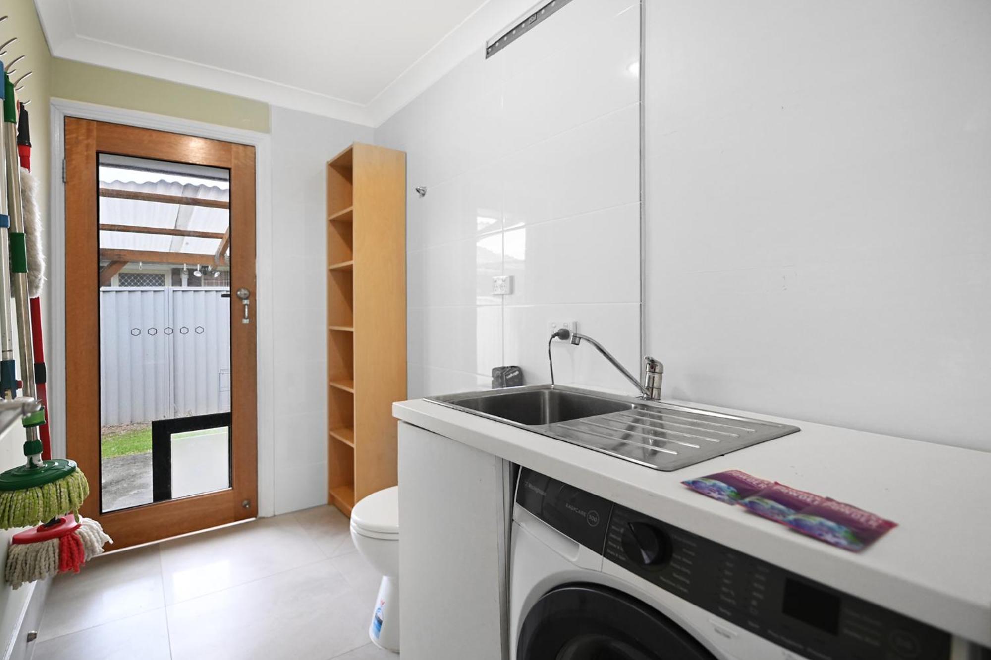 Tranquil 3-bedroom In Heart Of Parkwood Holiday home Gold Coast
